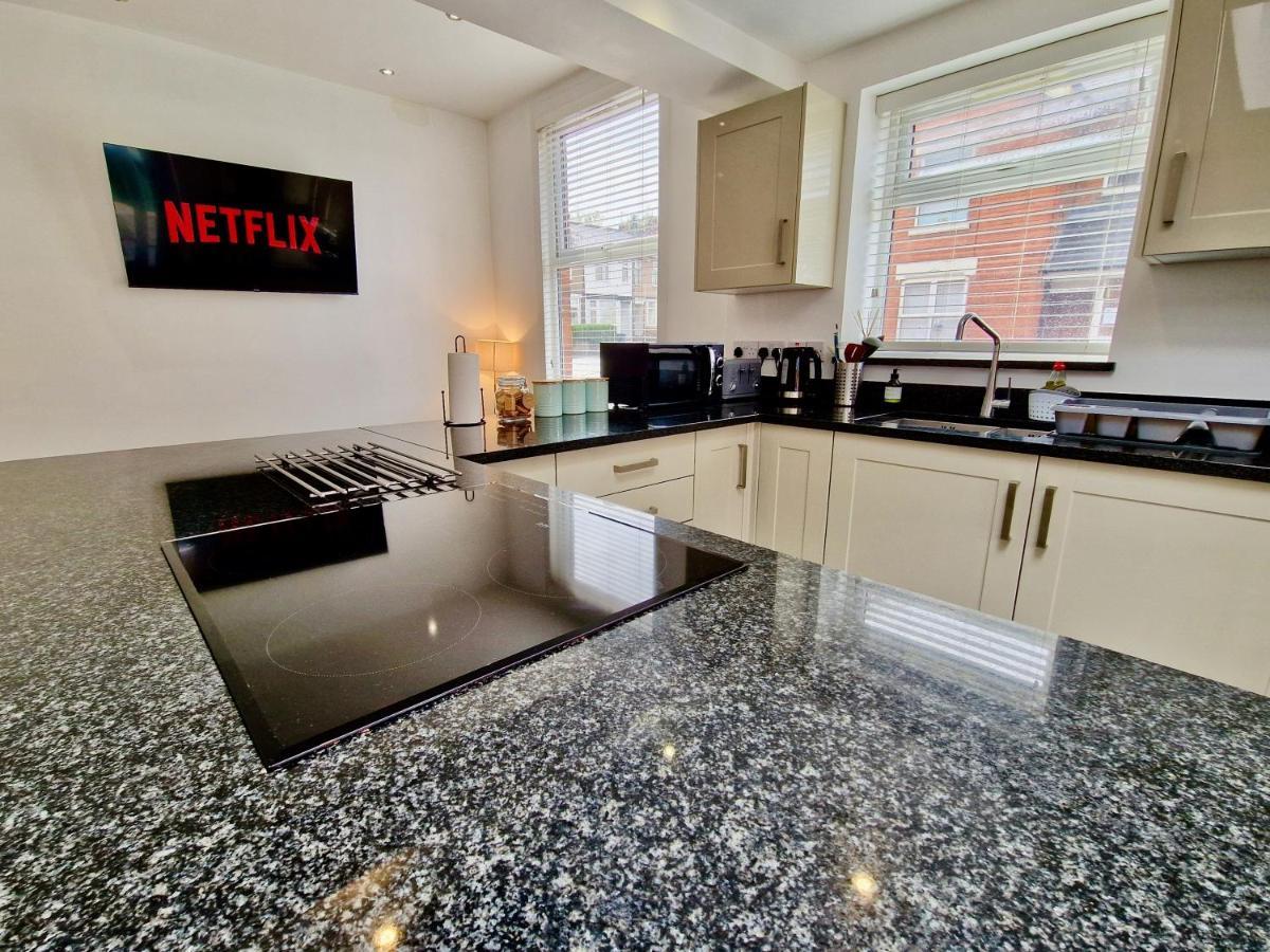 Incredible Private Rooms All With Private Bathrooms In A Fully Serviced House Next To City Centre With Free Parking Coventry Exteriör bild
