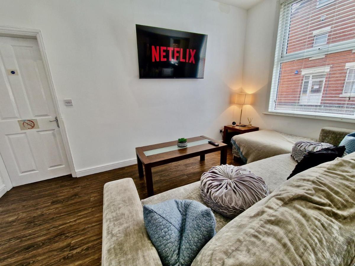 Incredible Private Rooms All With Private Bathrooms In A Fully Serviced House Next To City Centre With Free Parking Coventry Exteriör bild